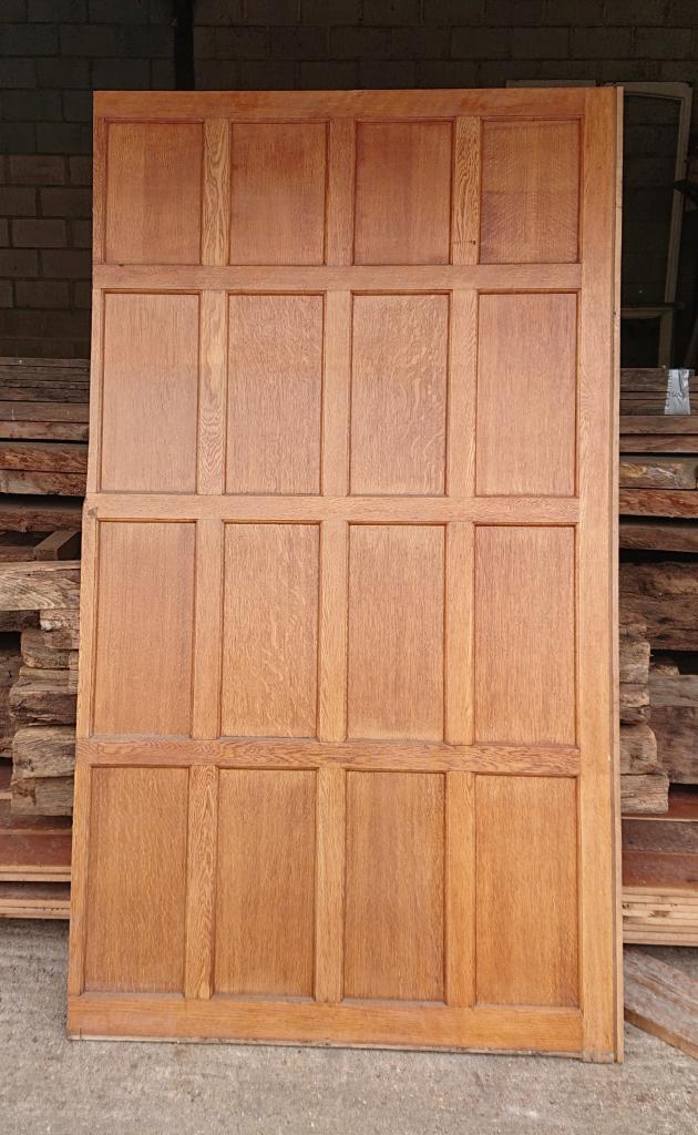 <p>Solid Oak frame panneling with oak veneer panels.</p><p>Reclaimed from a 1950s mock tudor house.</p><p>2.15 and 1meter in height, around 34 m2</p>